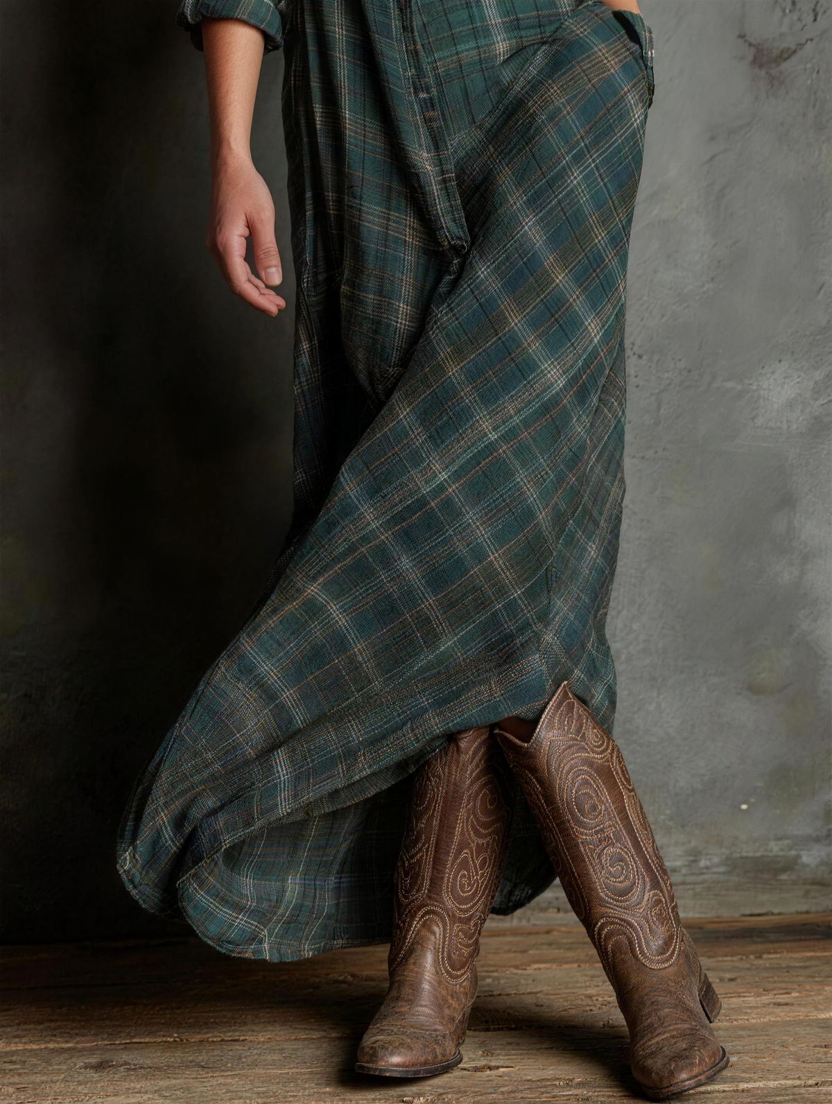 Emanuela plaid maxi shirt dress - skirt detail